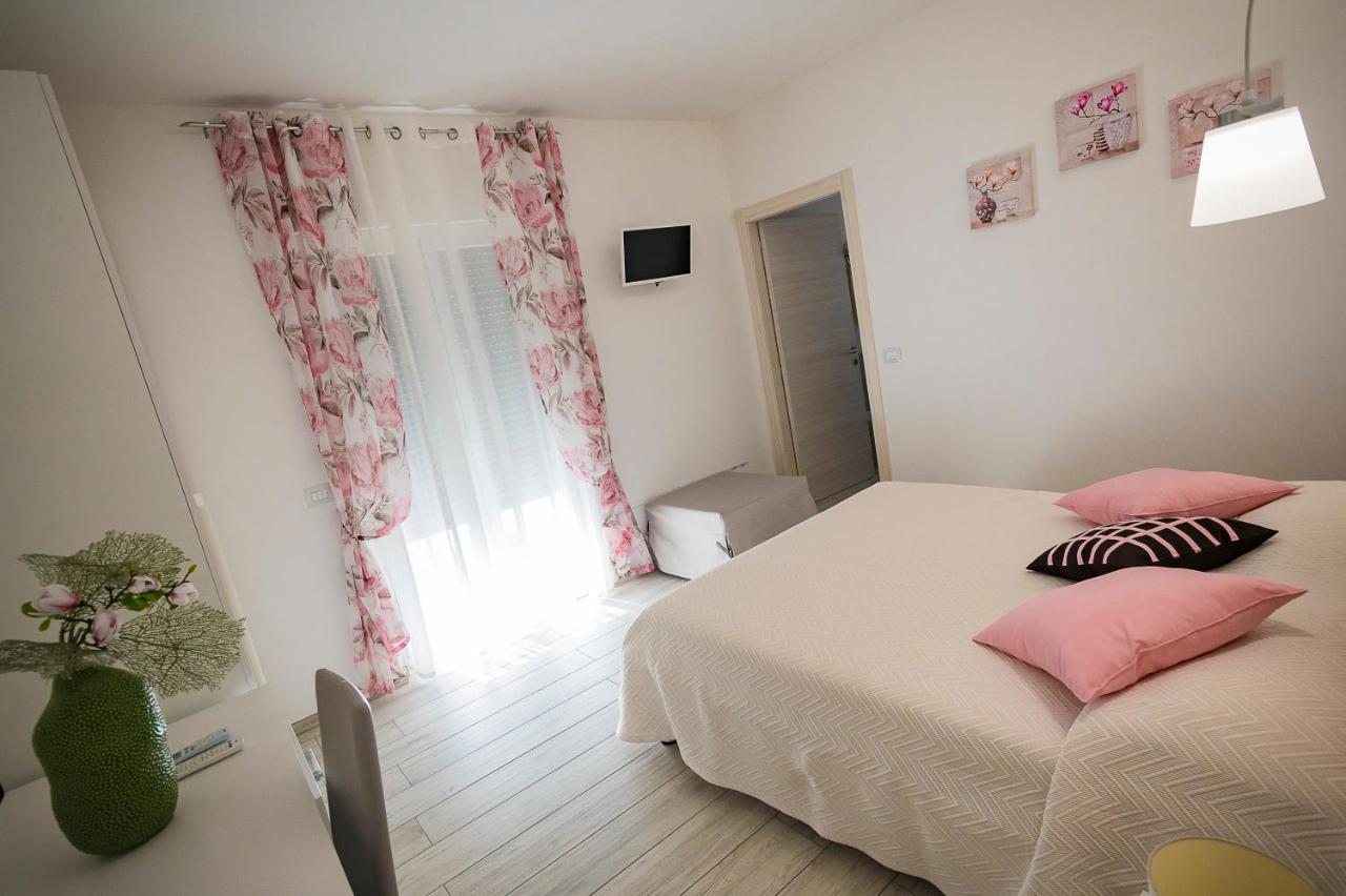 Pineta Del Mare Bed and Breakfast Alba Adriatica Eksteriør billede